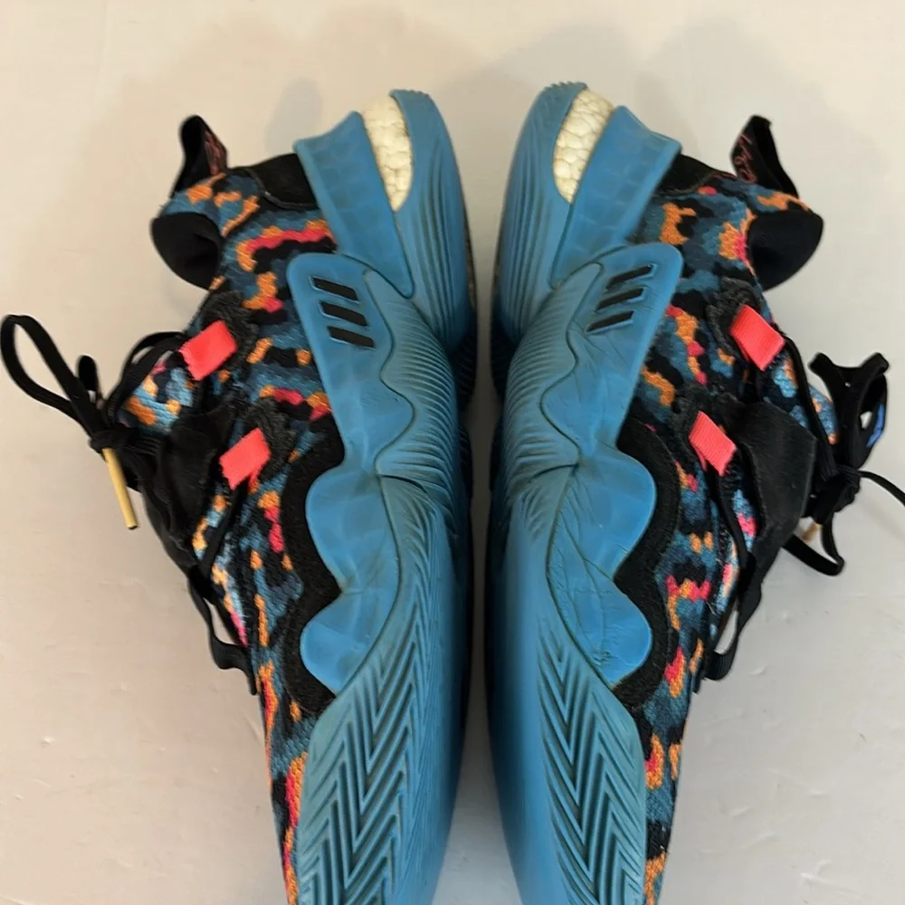 Adidas Rayford Trae Young Signature Series Sneakers Size 7.5